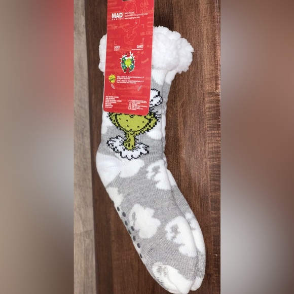 The Grinch Reading Socks ladies size 5 - 10 - NEW - Picture 5 of 7